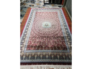 Mishribi av 40445 Красный
